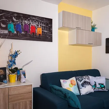 Minihouse Lisa Cir 0005 * Hone